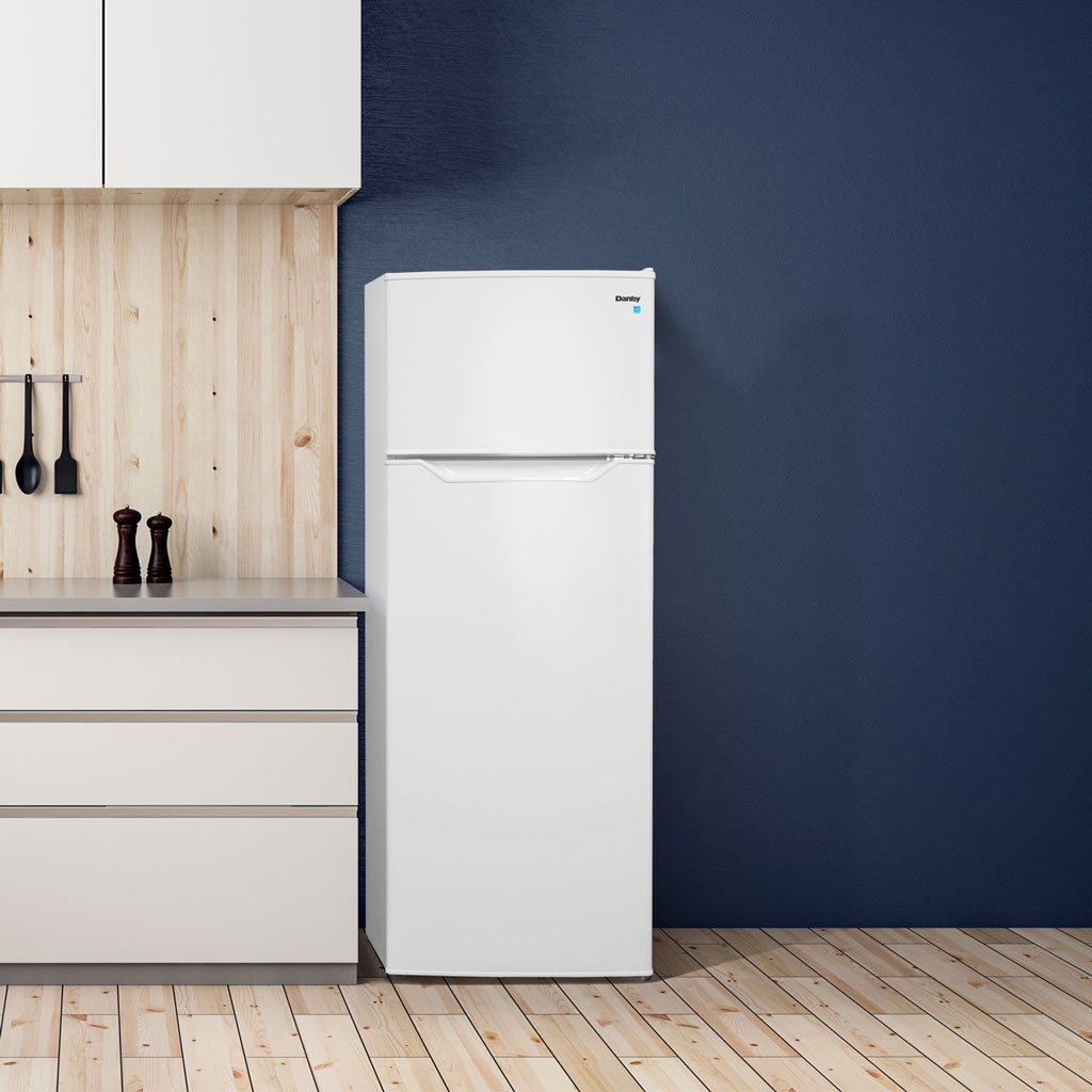Danby 7.4 cu ft. Apartment Size Fridge Top Mount in White - Image 3