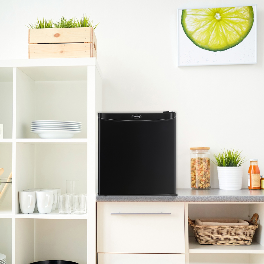 Danby 1.6 cu. ft. Compact Fridge in Black - Image 4