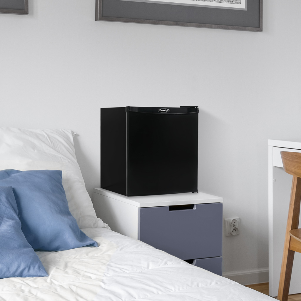 Danby 1.6 cu. ft. Compact Fridge in Black - Image 5