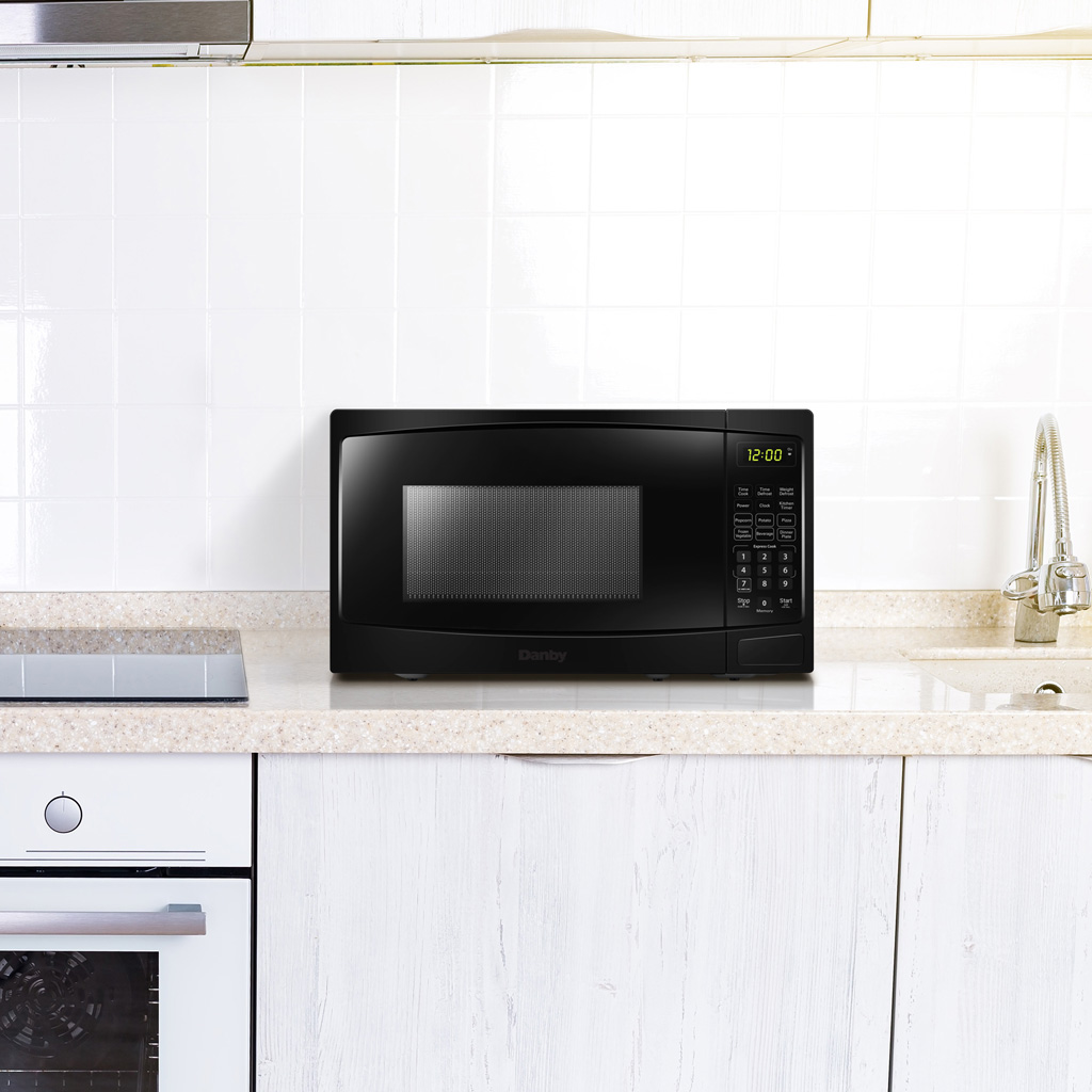 Danby 0.9 cu. ft. Countertop Microwave in Black - Image 4