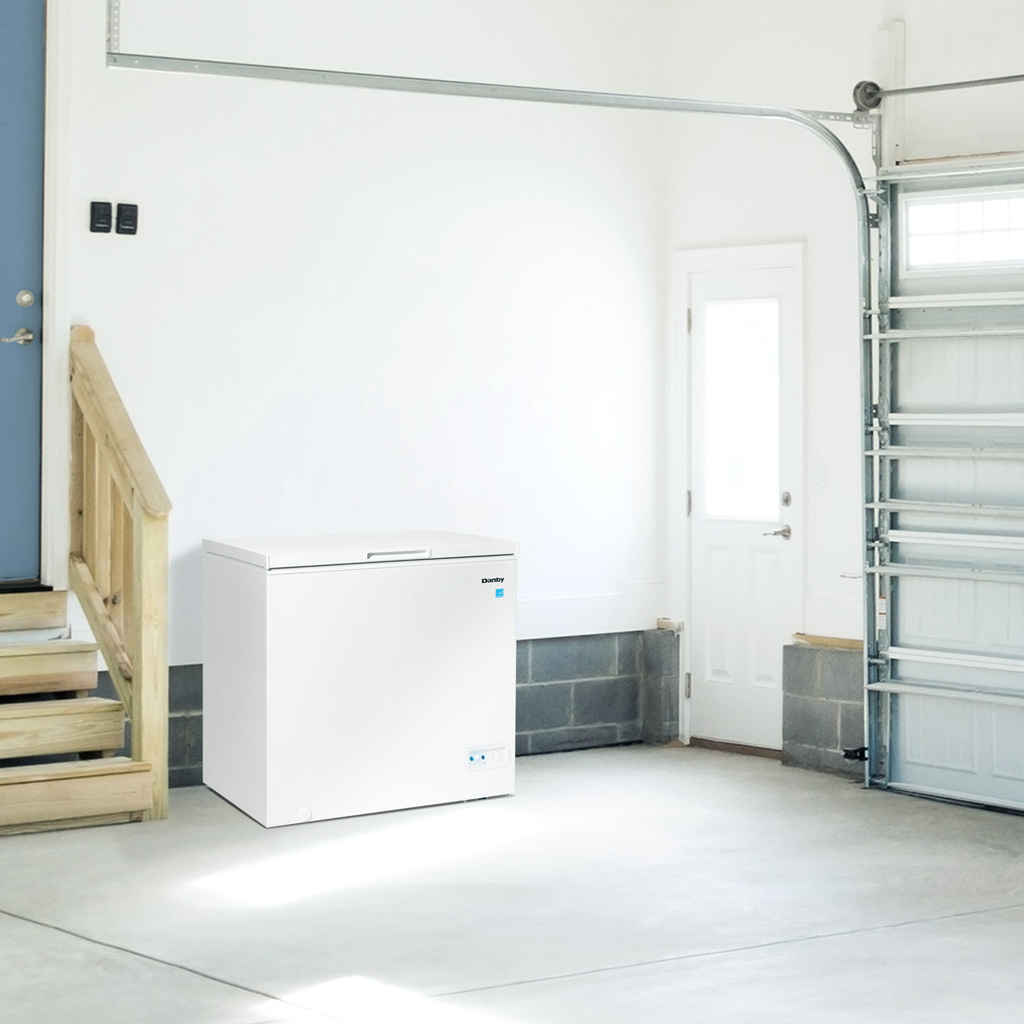 Danby 7.0 cu. ft. Square Model Chest Freezer in White - Image 5