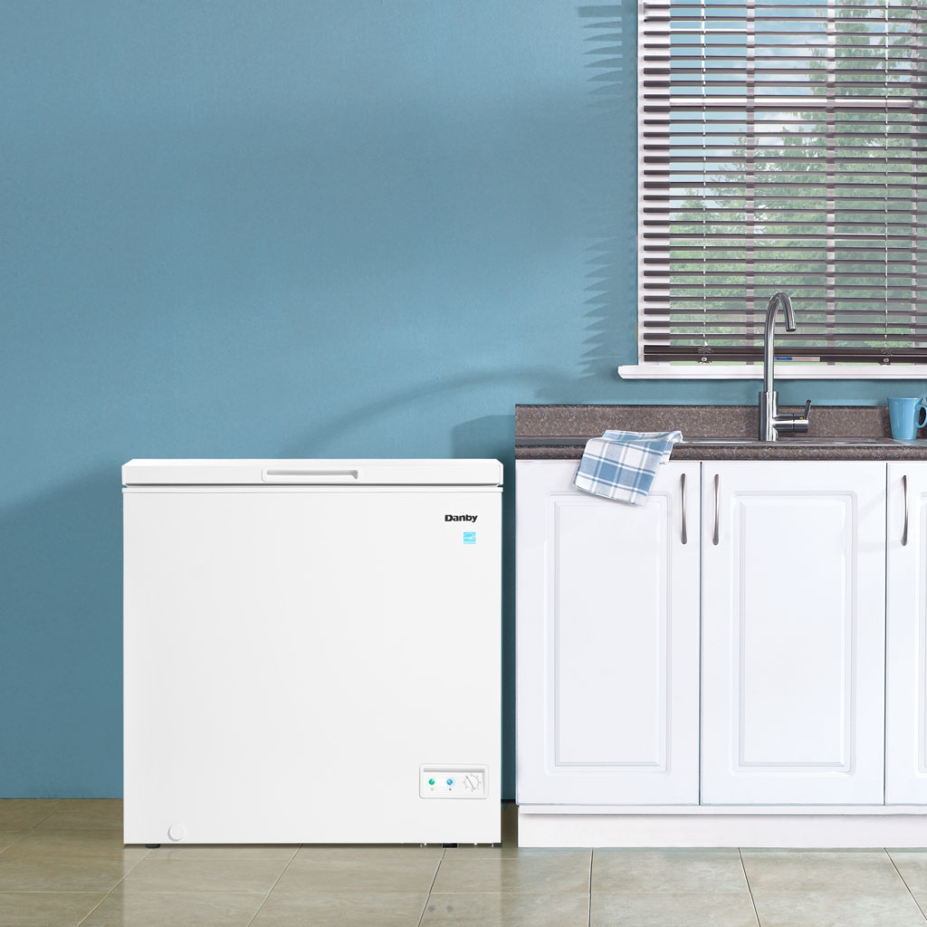 Danby 7.0 cu. ft. Square Model Chest Freezer in White - Image 6